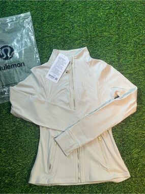 Lululemon Define Jacket LUON White and Gold zipper SIZE 2 BRAND NEW